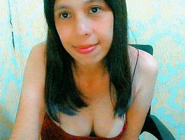 Yummyflirttits69 live cam