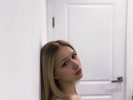 Chloe1love live cam