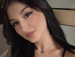 Anaayss live cam