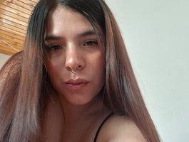 Karlathompson live cam
