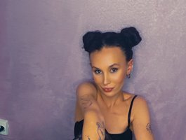 BeaDoll live cam
