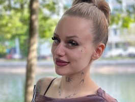 MiaPleasuree live cam