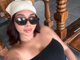 LucyMartelli live cam