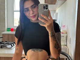 LucyBlair live cam