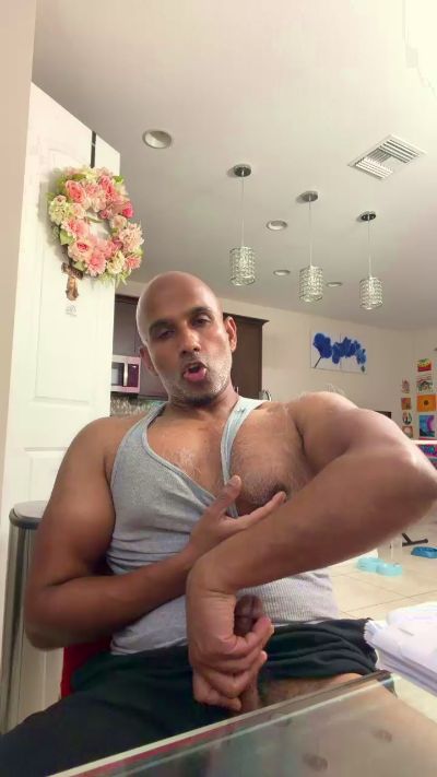 Beachmusclefit cam4 live cam model