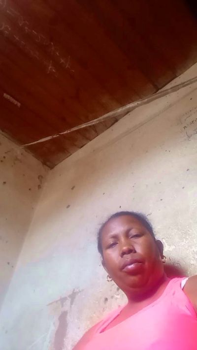 Tinah44 live cam