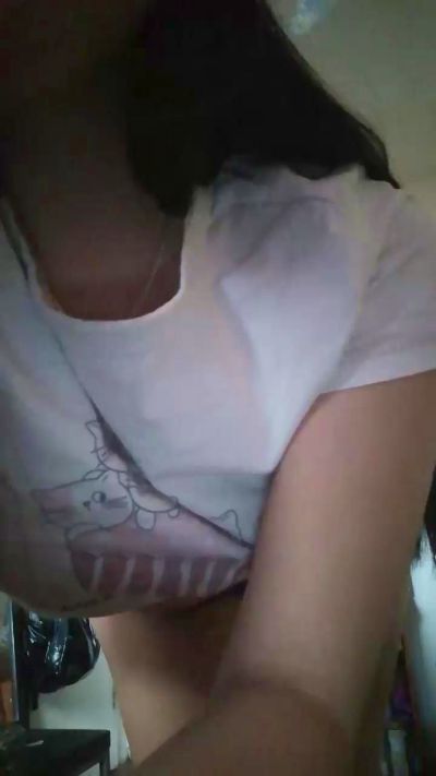 petitesantaslut cam4 live cam model