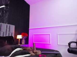 atinxnaugthy camsoda live cam model