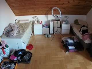 voyeurcam-julmodels-greybed-3 live cam