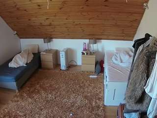 voyeurcam-julmodels-whitebed-3 live cam