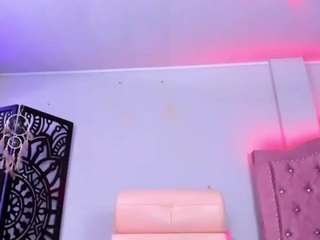 sara-rouge camsoda live cam model