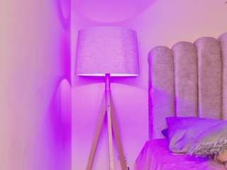 adelinee-18 live cam