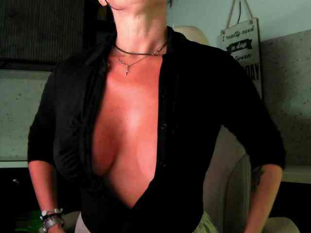 Mashulya29 bongacams live cam model