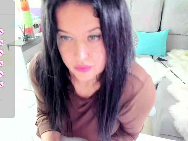 LoveCatsuit bongacams live cam model