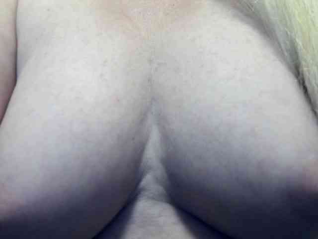 Lilia103 bongacams live cam model