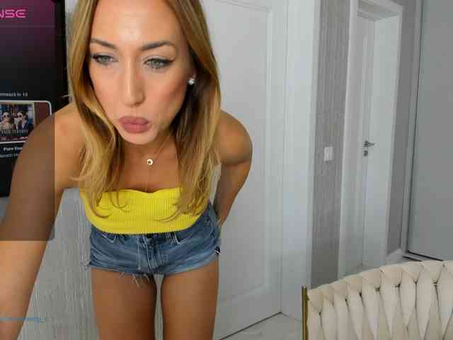LuvC bongacams live cam model