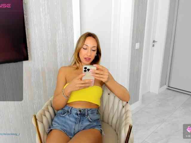 LuvC bongacams live cam model