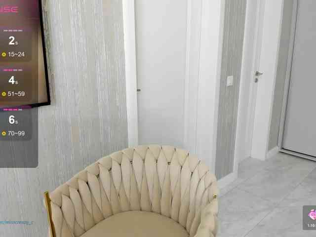 LuvC bongacams live cam model