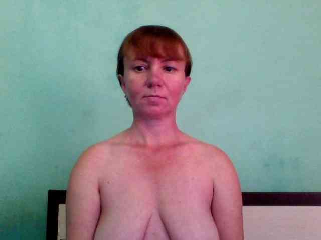 Oksina bongacams live cam model