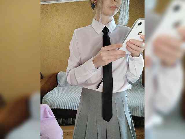 prettyKris bongacams live cam model