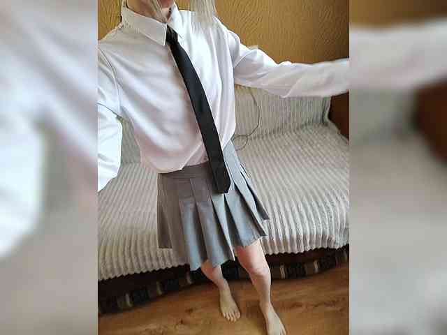 prettyKris bongacams live cam model