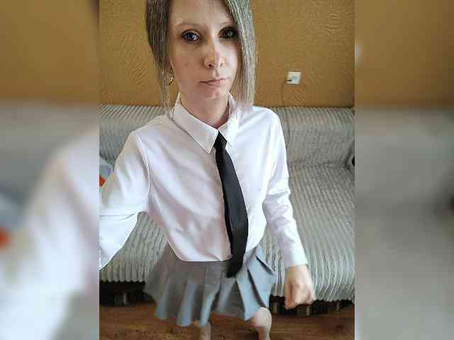 prettyKris bongacams live cam model