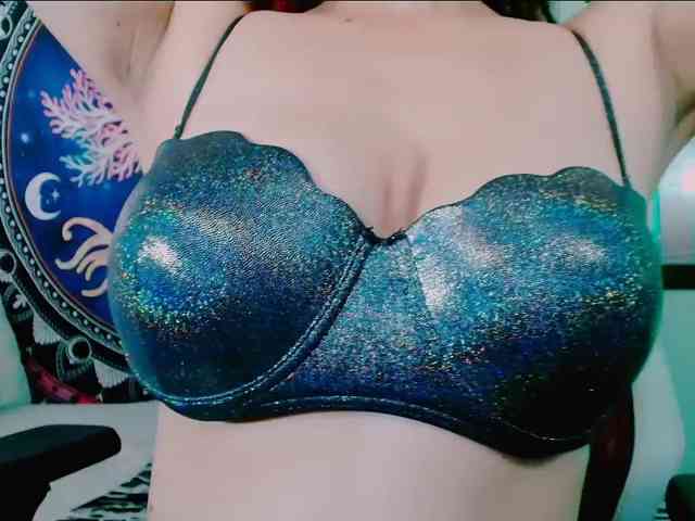 Indica bongacams live cam model