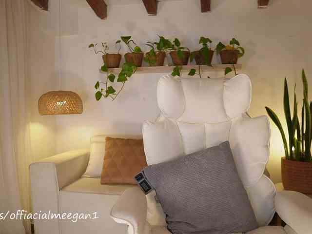 Meegan bongacams live cam model