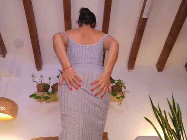 Meegan bongacams live cam model