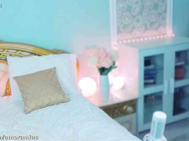 Amoramias bongacams live cam model