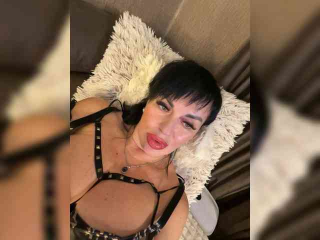lanysikk bongacams live cam model