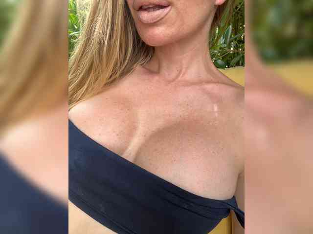 -AfricaYaa- bongacams live cam model