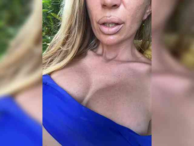 -AfricaYaa- bongacams live cam model