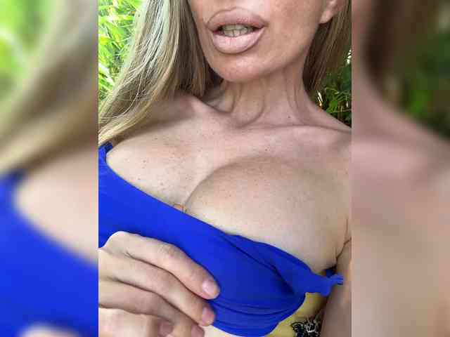 -AfricaYaa- bongacams live cam model