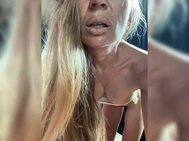 -AfricaYaa- bongacams live cam model