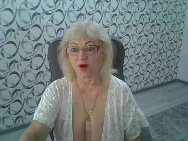 helen88888 bongacams live cam model