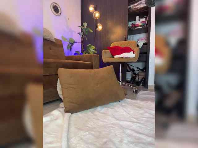 charlizexxx bongacams live cam model