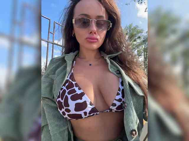 sochnayaaa bongacams live cam model