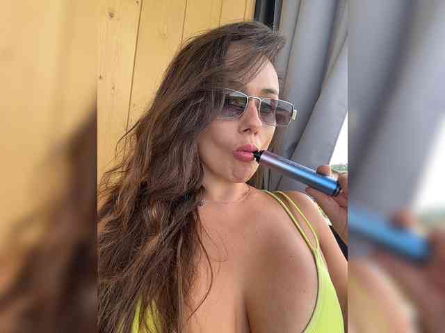 sochnayaaa bongacams live cam model