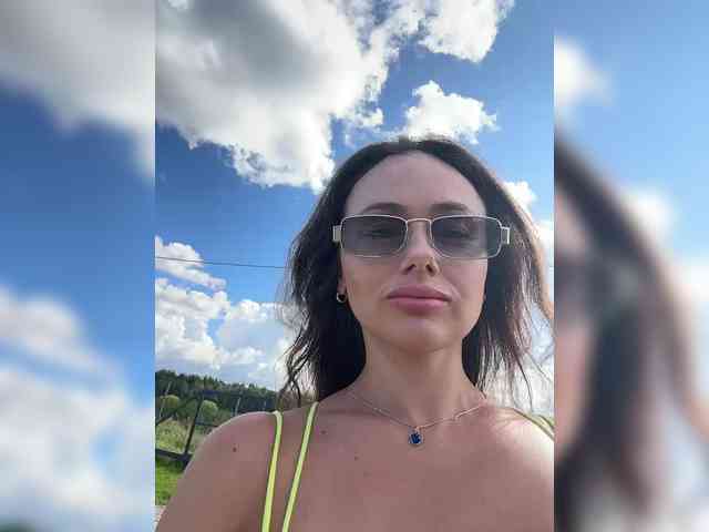 sochnayaaa bongacams live cam model