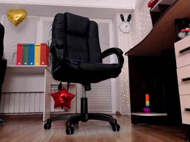 Carrie1337 bongacams live cam model