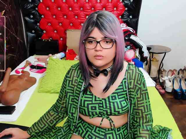sweetslaveank bongacams live cam model