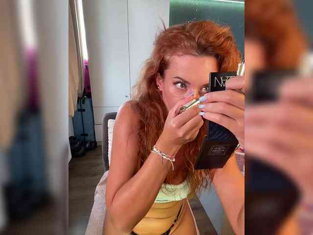 -wowFox- bongacams live cam model