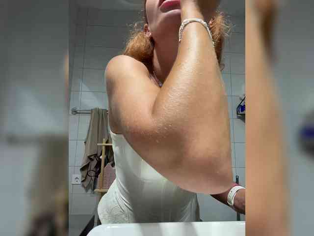 -wowFox- bongacams live cam model