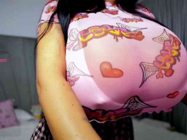 LinettAbsolut bongacams live cam model