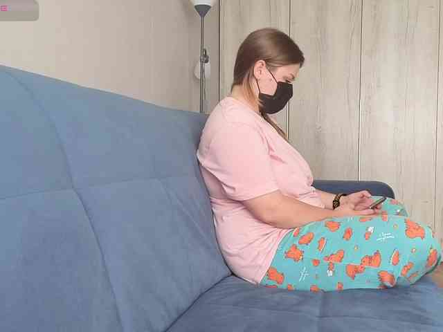 Milaa1998 bongacams live cam model