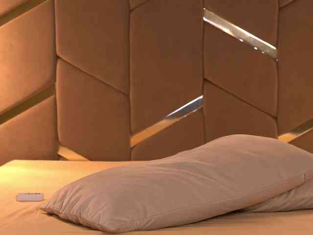 Girl-Pleasure bongacams live cam model