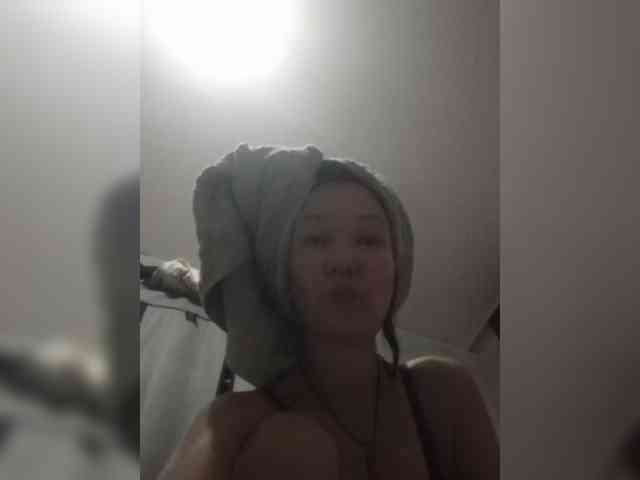 Manamy bongacams live cam model