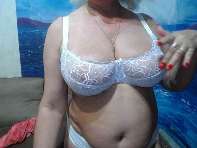 CaronCapella bongacams live cam model