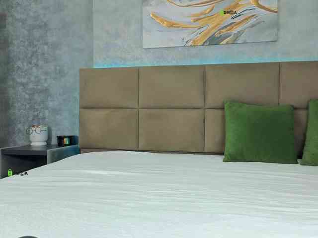 Gold-Couple2 bongacams live cam model